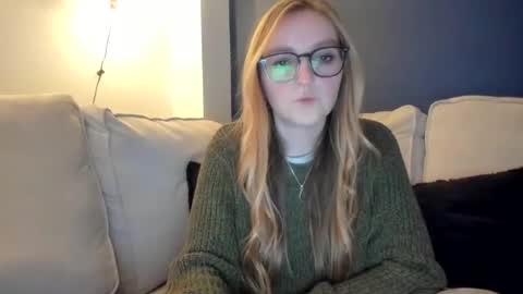 Snapshot of short_sweetpea chatting on 02/22/25, 10:42 short sweetpea online show from 02/22/25, 10:42