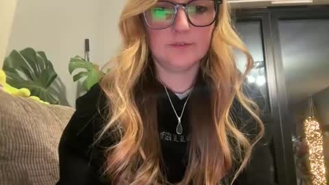 Snapshot of short_sweetpea chatting on 03/09/25, 07:48 short sweetpea online show from 03/09/25, 07:48