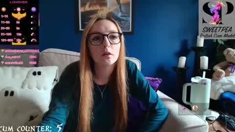 Snapshot of short_sweetpea chatting on 10/16/25, 08:37 short sweetpea online show from 10/16/25, 08:37