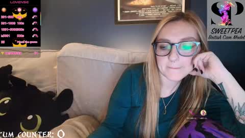 Snapshot of short_sweetpea chatting on 10/21/25, 04:51 short sweetpea online show from 10/21/25, 04:51