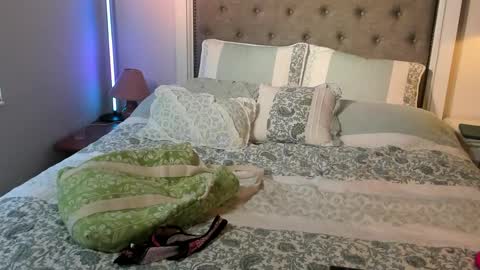 Snapshot of shortstuff79 chatting on 10/02/25, 01:40 shortstuff79 online show from 10/02/25, 01:40