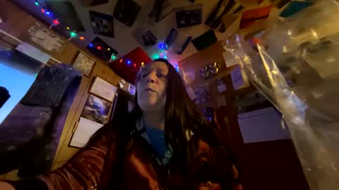 Snapshot of shorty920505 chatting on 09/18/25, 01:18 shorty920505 online show from 09/18/25, 01:18