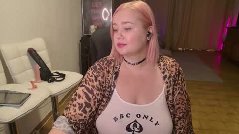 Mimi   online show from 11/23/25, 11:32