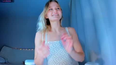 Snapshot of showmejenny chatting on 10/23/25, 04:39 jennywoody online show from 10/23/25, 04:39