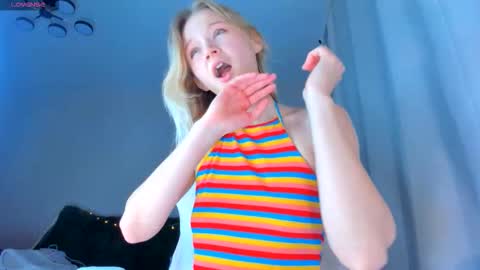 Snapshot of showmejenny chatting on 11/28/25, 02:25 jennywoody online show from 11/28/25, 02:25