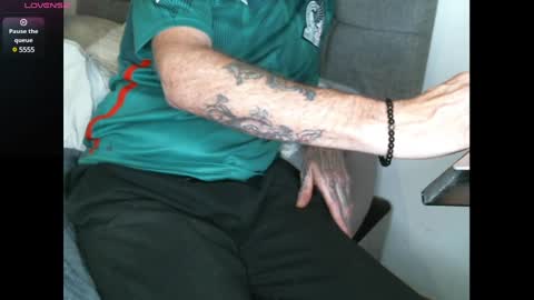 Snapshot of showoffjay46 chatting on 02/02/25, 10:28 showofjay online show from 02/02/25, 10:28