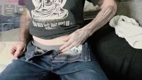 Snapshot of showoffjay46 chatting on 10/07/25, 12:19 showofjay online show from 10/07/25, 12:19