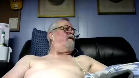 Snapshot of shpoink chatting on 10/16/25, 12:22 shpoink online show from 10/16/25, 12:22