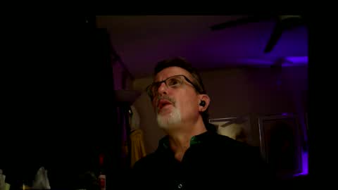 Snapshot of shrewtamer chatting on 11/18/25, 04:17 shrewtamer online show from 11/18/25, 04:17