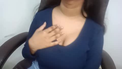 shreya_0 online show from 12/22/25, 01:30