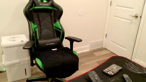 Snapshot of shroomhead5 chatting on 04/20/26, 01:36 shroom online show from 04/20/26, 01:36