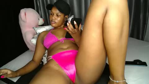 Snapshot of shugacubee chatting on 02/14/25, 02:28 EVA online show from 02/14/25, 02:28