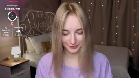 Snapshot of shy__polly chatting on 04/22/26, 12:13 Polly online show from 04/22/26, 12:13