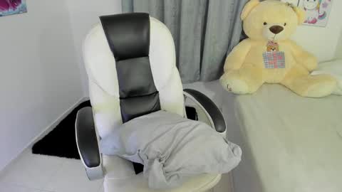 Nahomy online show from 12/16/24, 01:42