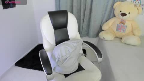 Nahomy online show from 12/28/24, 10:55