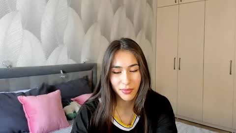 Mika online show from 02/24/25, 08:06