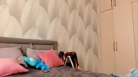 Mika online show from 09/20/25, 02:45