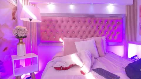 Snapshot of shy_cherry_ chatting on 04/23/26, 01:13 cherry online show from 04/23/26, 01:13