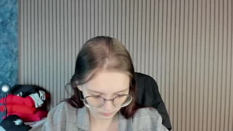 shy_elina01 online show from 10/06/25, 10:23