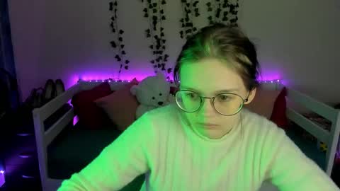 shy_elina01 online show from 10/25/25, 10:12