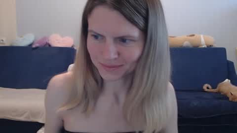 Snapshot of shy_moony chatting on 04/23/26, 04:31 just Alex online show from 04/23/26, 04:31