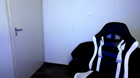 Snapshot of shy_nerd_babyy chatting on 03/27/26, 08:26 shy_nerd_babyy online show from 03/27/26, 08:26