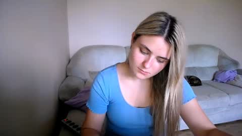 shy_sabrina_ online show from 07/30/26, 12:59