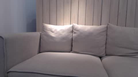 shy_schoolgirl_ online show from 02/01/25, 07:55