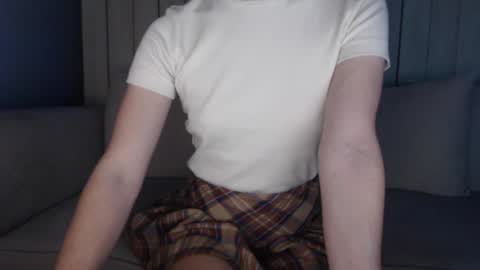 shy_schoolgirl_ online show from 02/07/25, 11:55