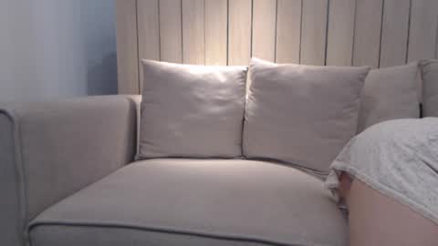 shy_schoolgirl_ online show from 02/09/25, 06:05