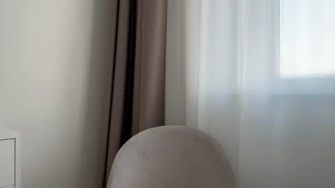 Snapshot of shy_schoolgirl_ chatting on 12/21/25, 10:44 shy_schoolgirl_ online show from 12/21/25, 10:44