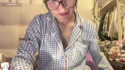 Snapshot of shyangie24 chatting on 09/27/25, 05:01 Angeline 3  independent come here when am horny... online show from 09/27/25, 05:01