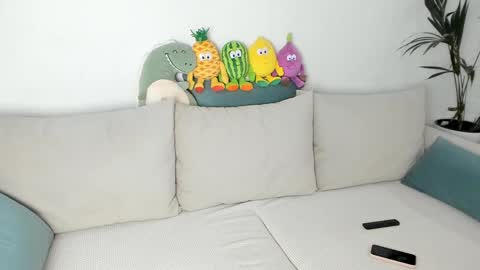 Snapshot of shyanna_and_alex chatting on 12/04/24, 09:29 Anna online show from 12/04/24, 09:29