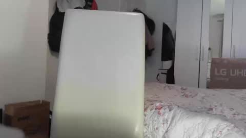 Snapshot of shyboy0533 chatting on 10/24/25, 06:59 shyboy0533 online show from 10/24/25, 06:59