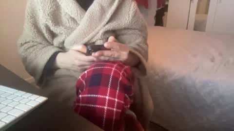 Snapshot of shyboy0533 chatting on 10/31/25, 07:48 shyboy0533 online show from 10/31/25, 07:48