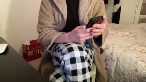 Snapshot of shyboy0533 chatting on 01/06/26, 04:11 shyboy0533 online show from 01/06/26, 04:11