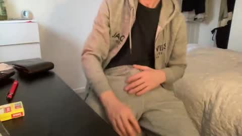 Snapshot of shyboy0533 chatting on 01/18/26, 11:14 shyboy0533 online show from 01/18/26, 11:14