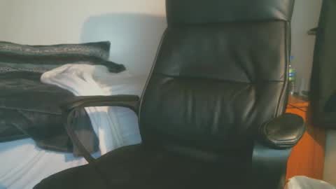 Snapshot of shyboyhugecum2020 chatting on 12/15/25, 04:28 shyboyhugecum2020 online show from 12/15/25, 04:28