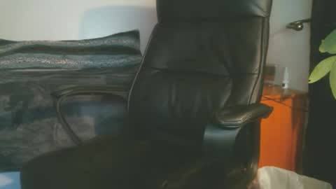 Snapshot of shyboyhugecum2020 chatting on 12/17/25, 04:07 shyboyhugecum2020 online show from 12/17/25, 04:07