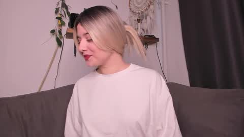 Snapshot of shybunny01 chatting on 10/08/25, 06:22 Mary online show from 10/08/25, 06:22