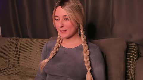 Snapshot of shybunny01 chatting on 10/09/25, 09:35 Mary online show from 10/09/25, 09:35