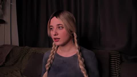 Snapshot of shybunny01 chatting on 10/10/25, 10:03 Mary online show from 10/10/25, 10:03