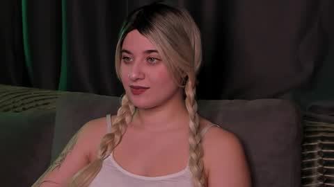 Snapshot of shybunny01 chatting on 10/11/25, 09:35 Mary online show from 10/11/25, 09:35