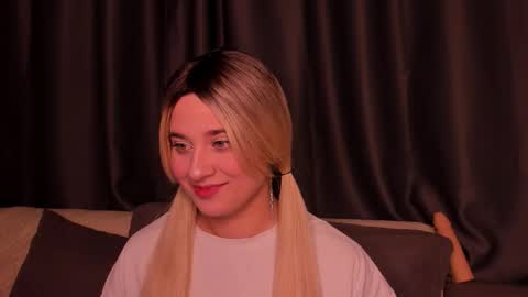 Snapshot of shybunny01 chatting on 10/15/25, 06:41 Mary online show from 10/15/25, 06:41