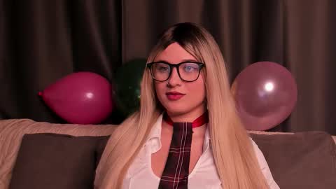 Snapshot of shybunny01 chatting on 10/21/25, 07:36 Mary online show from 10/21/25, 07:36