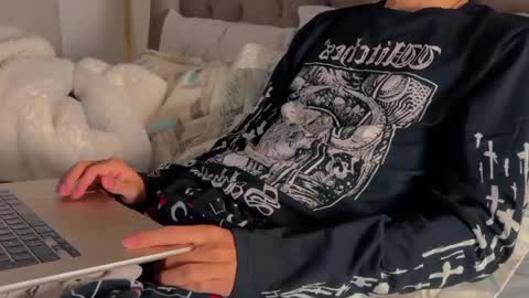 Snapshot of shydude666 chatting on 12/28/24, 08:04 shydude666 online show from 12/28/24, 08:04