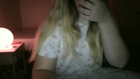 Elyse online show from 11/12/25, 01:39