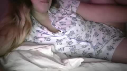 Elyse online show from 11/21/25, 03:05