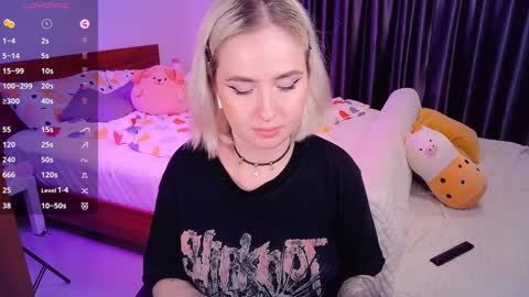 Snapshot of shyfoxxxy chatting on 12/04/24, 06:39 Effie online show from 12/04/24, 06:39