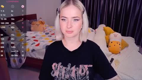 Snapshot of shyfoxxxy chatting on 12/06/24, 08:26 Effie online show from 12/06/24, 08:26